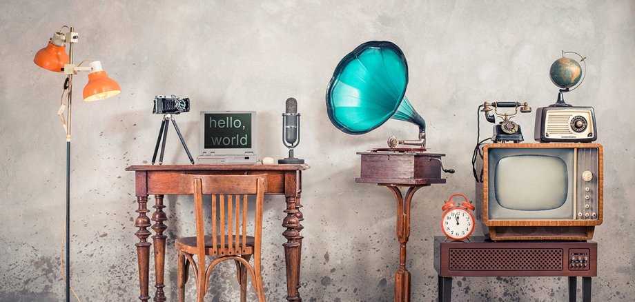 Retro,Tv,,Old,Radio,,Telephone,,Alarm,Clock,,Globe,,Gramophone,,Classic